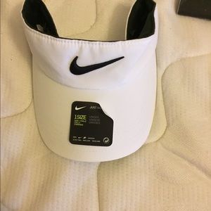 Nike unisex visor